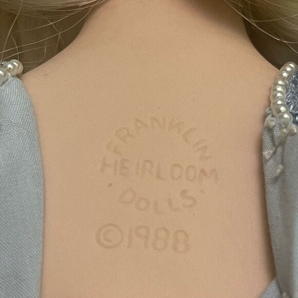 Sleeping Beauty Porcelain Doll 20” - Picture 3 of 9